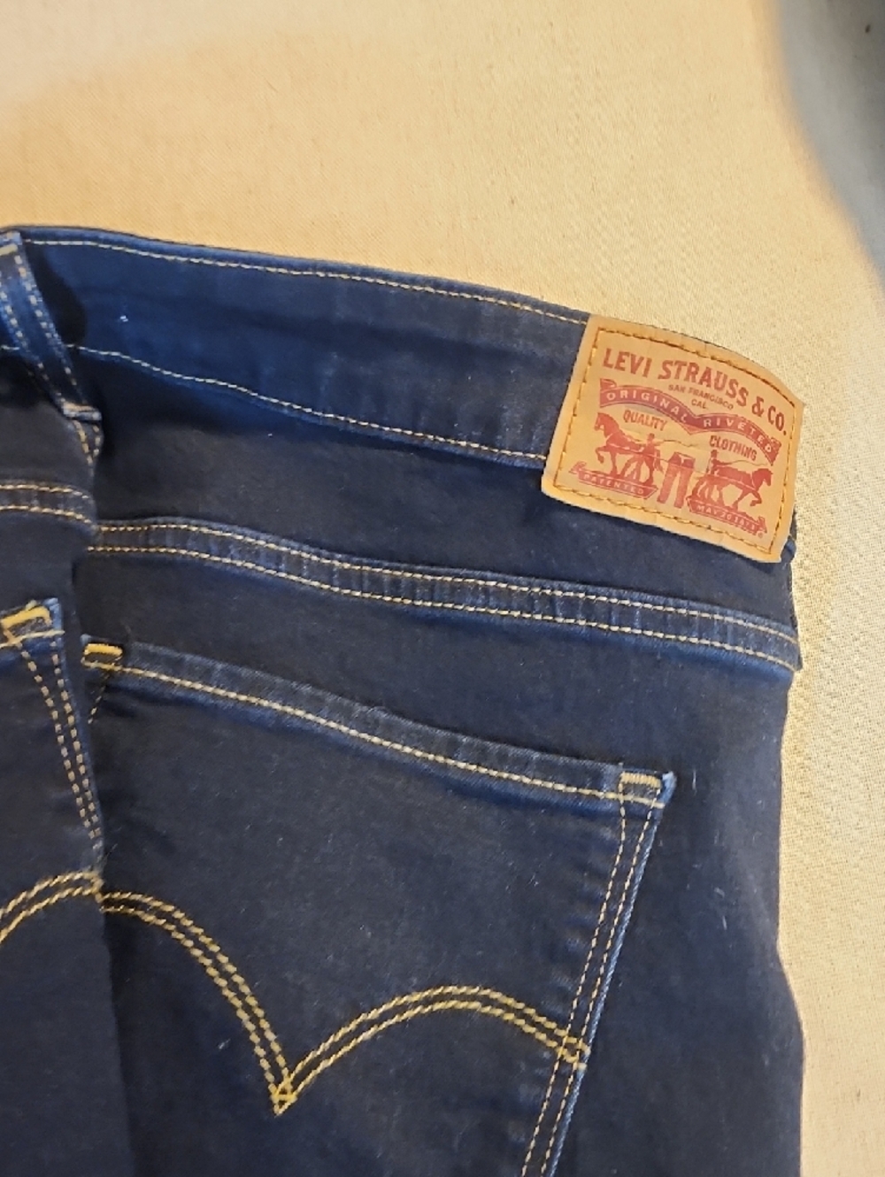 Levi's Dark Indigo Bootcut Jeans Size 33 - Picture 7 of 8
